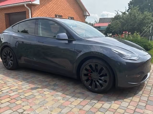 Tesla Model Y - фото 2