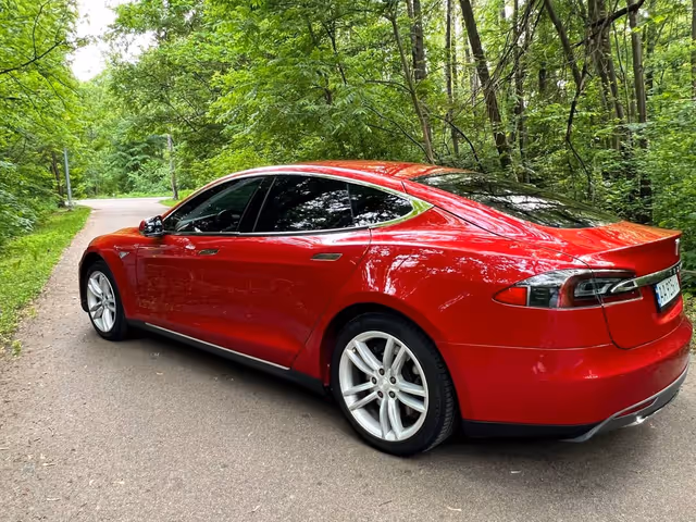 Tesla Model S - фото 4