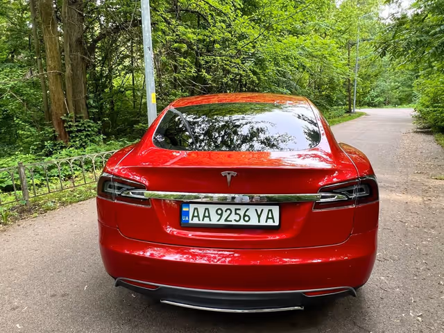 Tesla Model S - фото 3