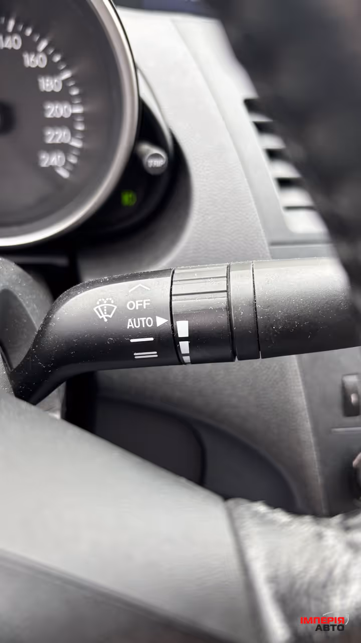 Mazda 3 - фото 11