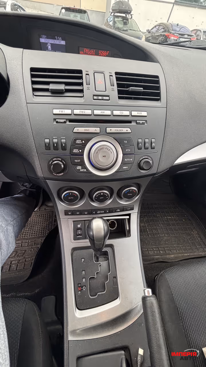 Mazda 3 - фото 9