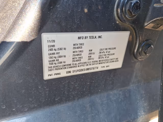 Tesla Model Y - фото 3