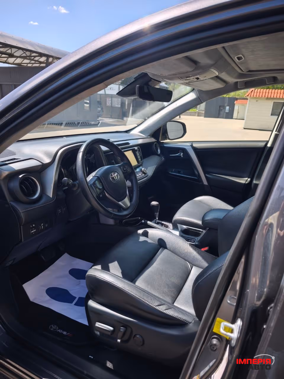 Toyota RAV4 - фото 7