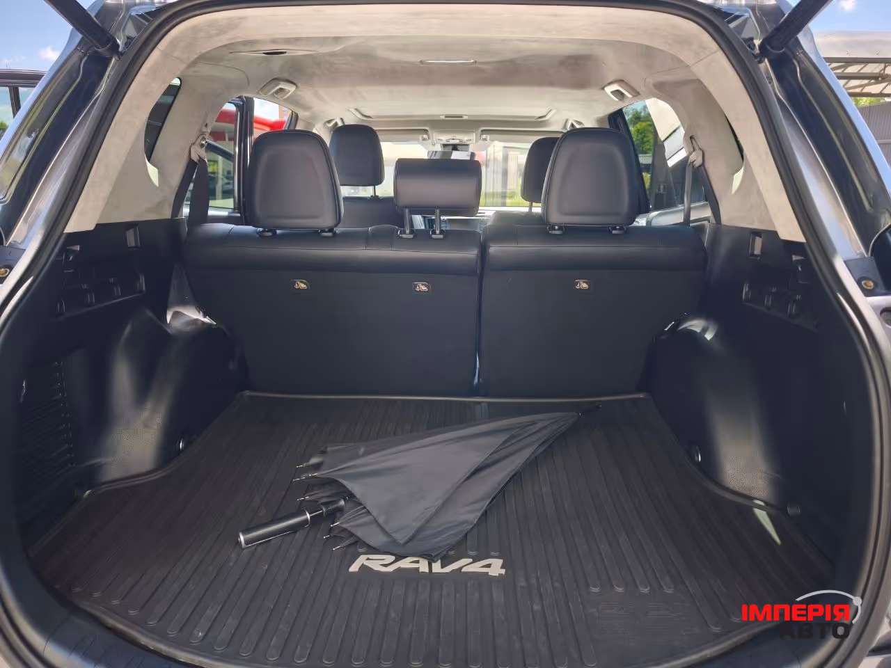 Toyota RAV4 - фото 8