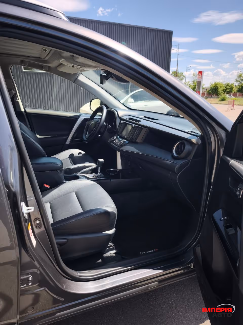 Toyota RAV4 - фото 9