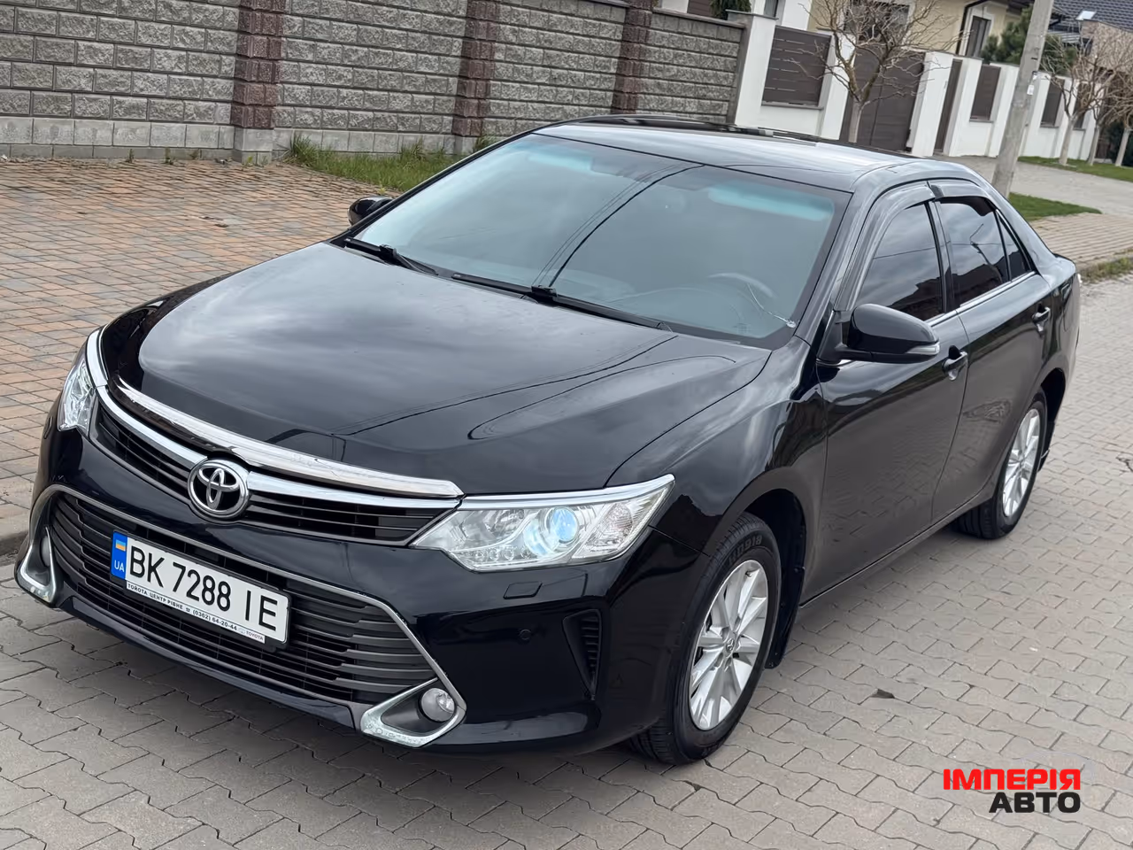 Toyota Camry - фото 2