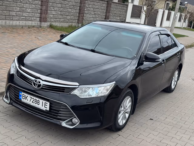 Toyota Camry - фото 2