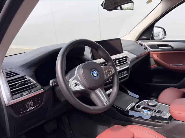 BMW iX3 - фото 4