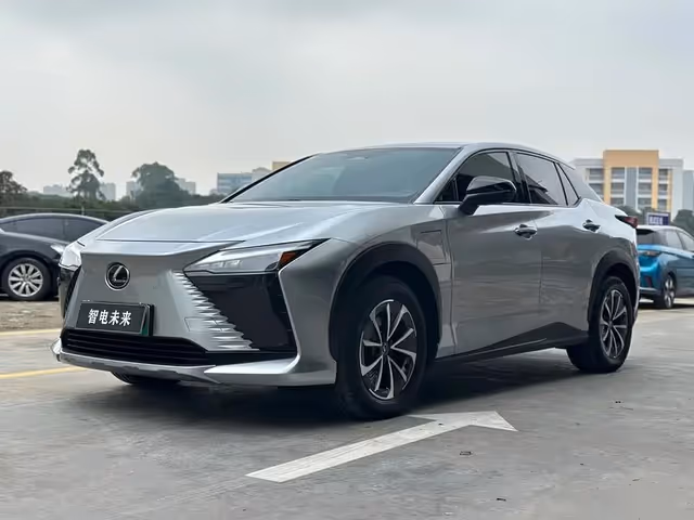 Lexus RZ - фото 1