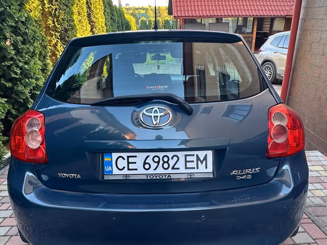 Toyota Auris - фото 5