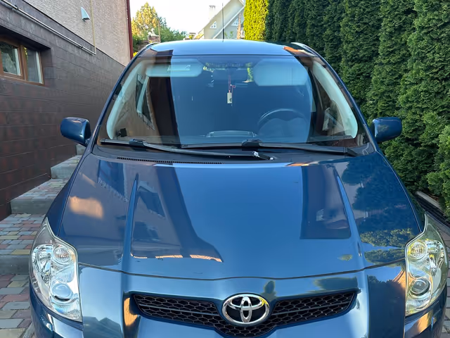 Toyota Auris - фото 2