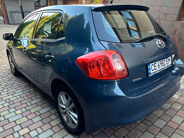 Toyota Auris - фото 4
