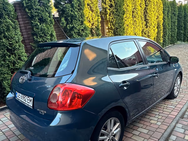 Toyota Auris - фото 3