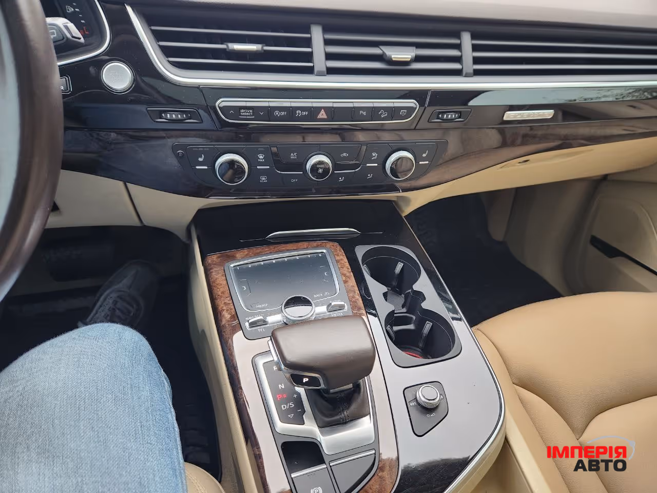 Audi Q7 - фото 23