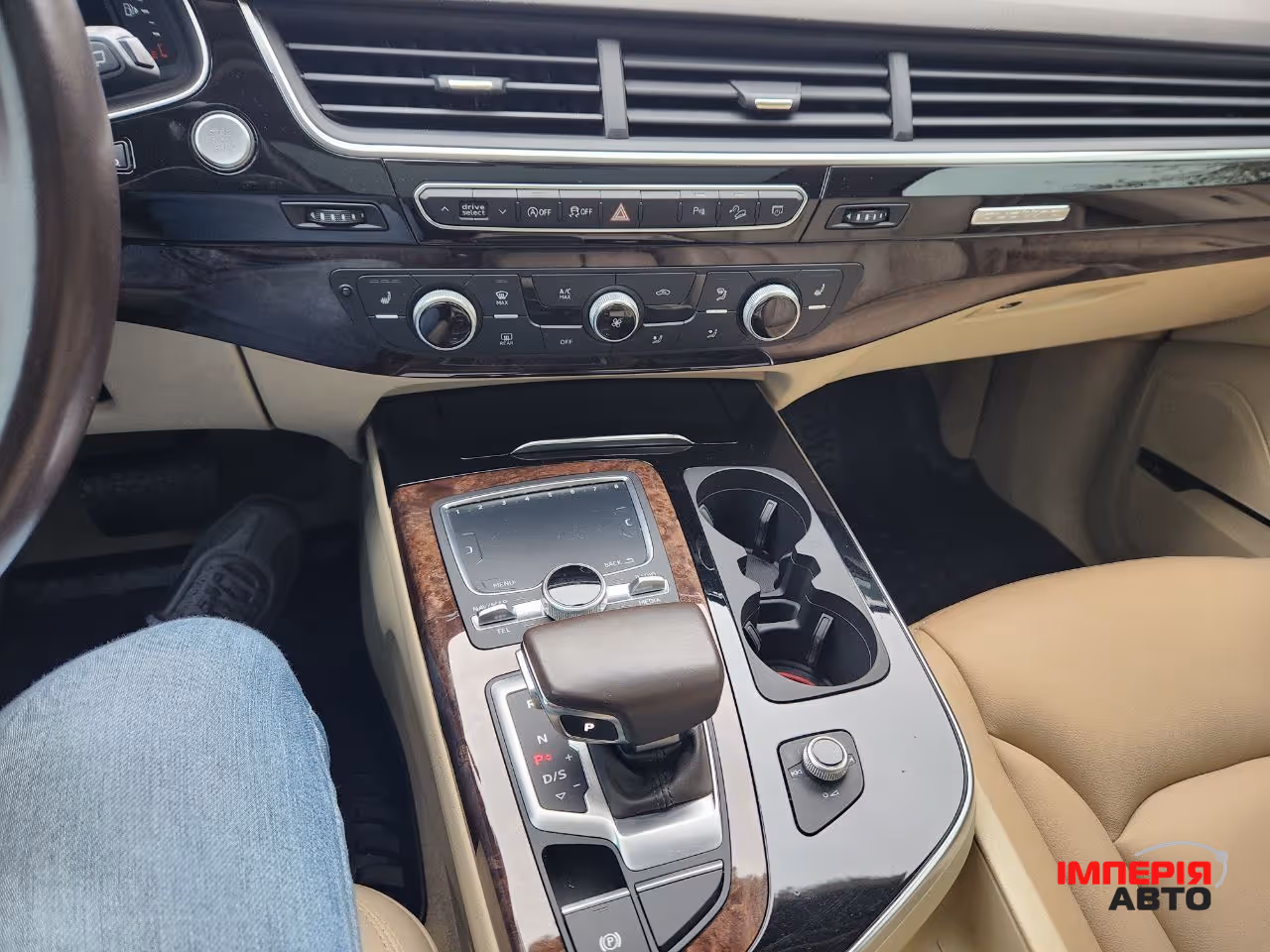 Audi Q7 - фото 24