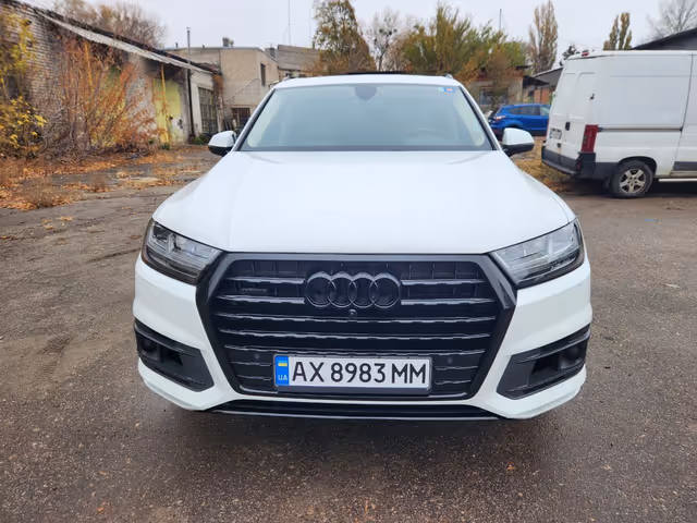 Audi Q7 - фото 1