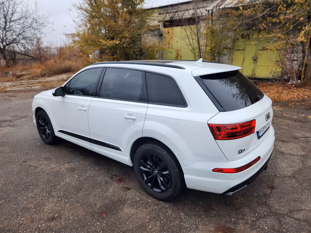 Audi Q7 - фото 2