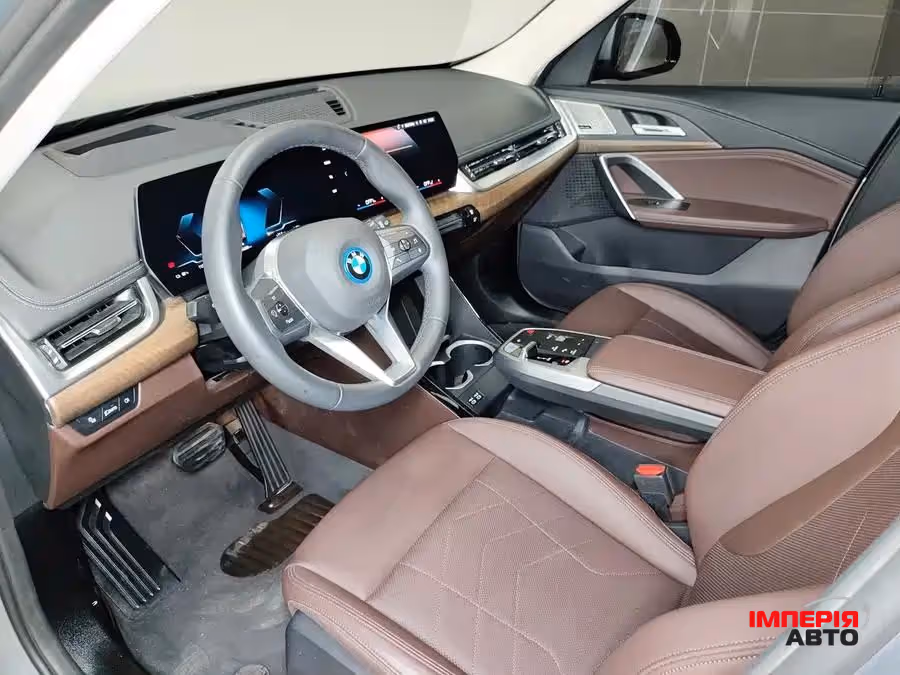 BMW iX1 - фото 3