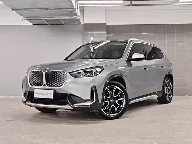 BMW iX1 - фото 1