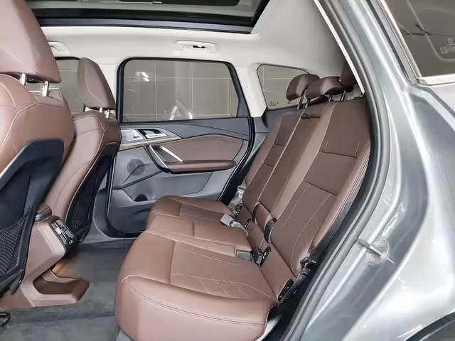 BMW iX1 - фото 4