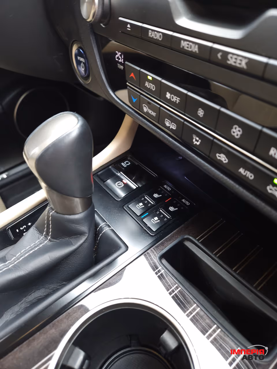 Lexus RX - фото 17