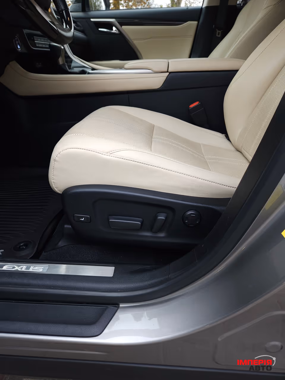 Lexus RX - фото 7