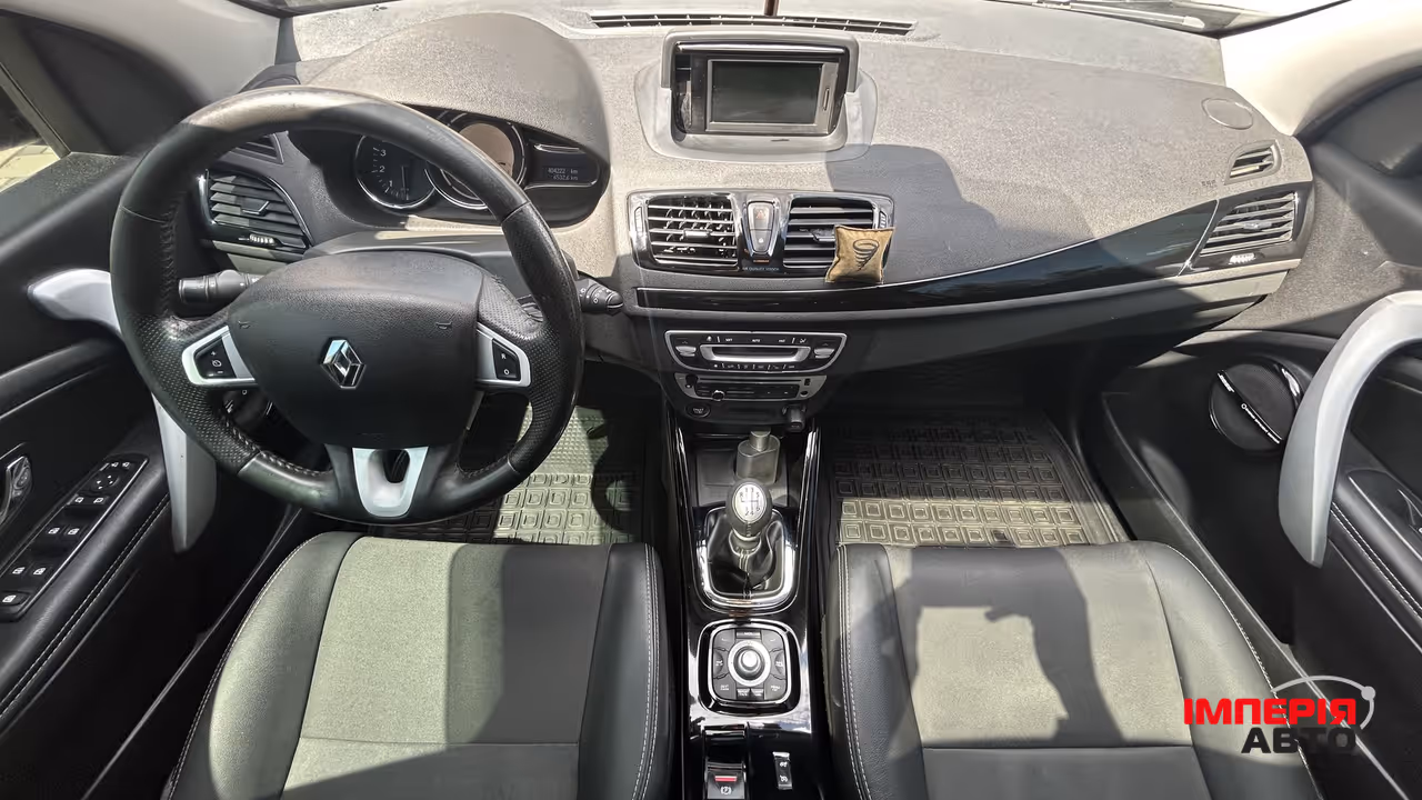 Renault Megane - фото 10