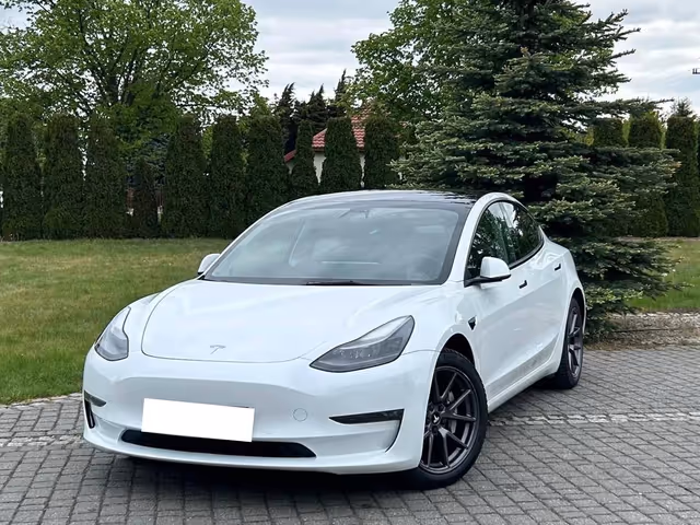 Tesla Model 3 - фото 2