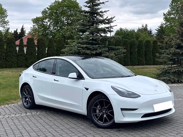 Tesla Model 3 - фото 5