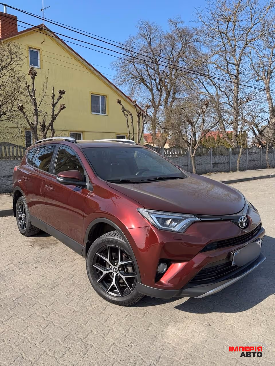 Toyota RAV4 - фото 1