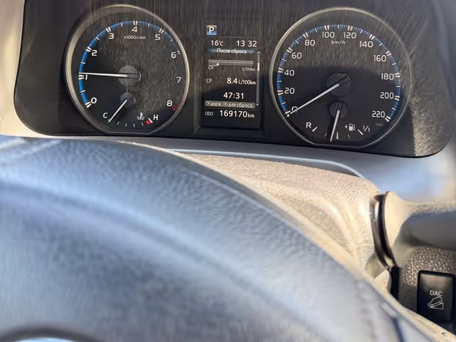 Toyota RAV4 - фото 4
