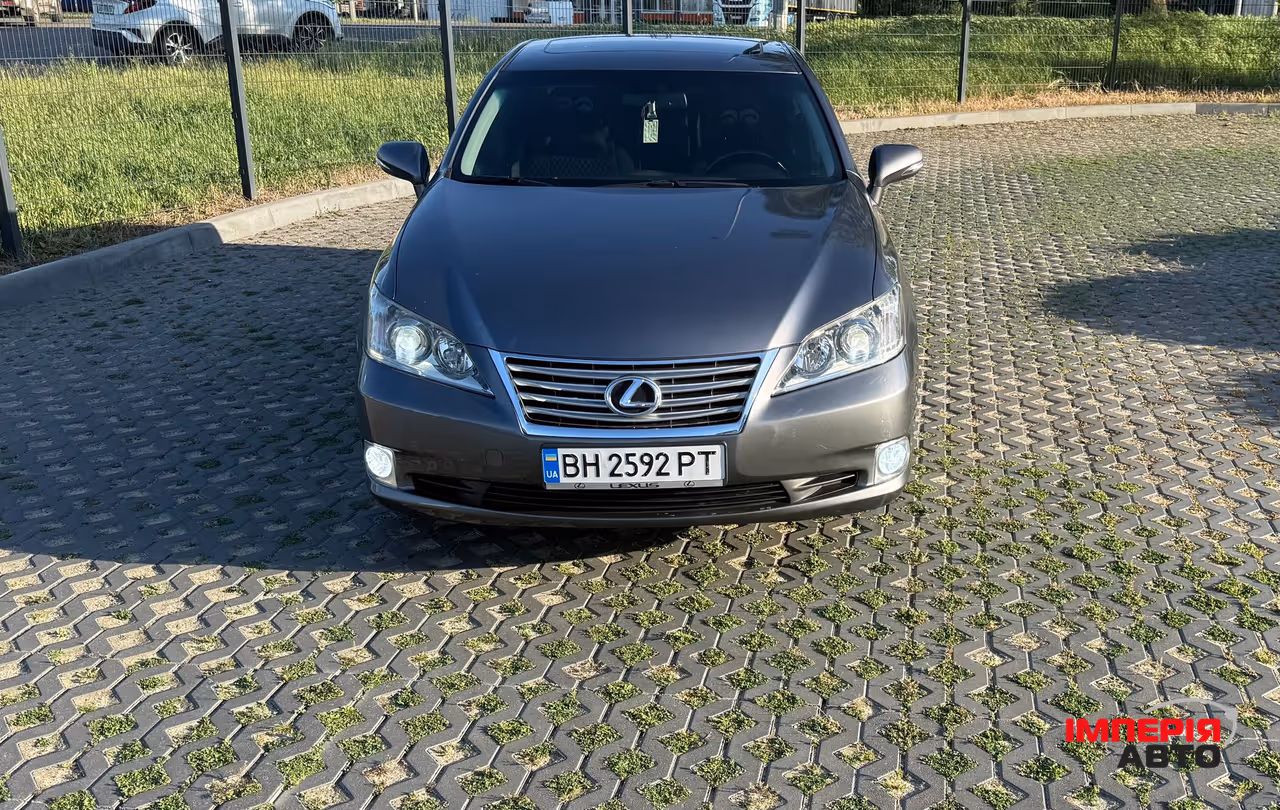 Lexus ES - фото 1
