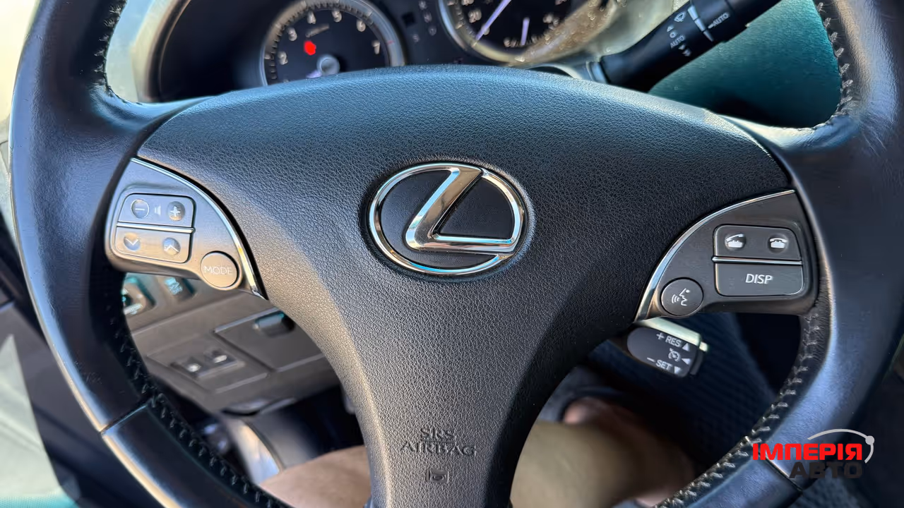 Lexus ES - фото 10