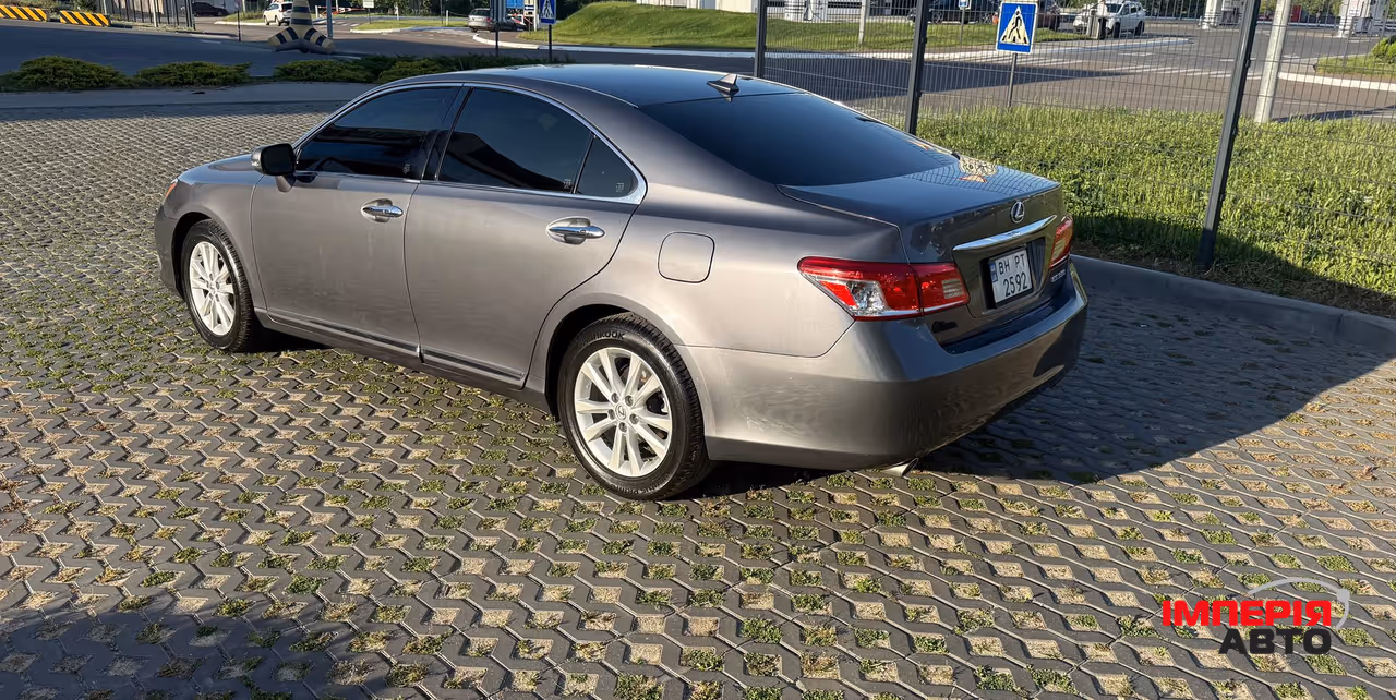 Lexus ES - фото 4