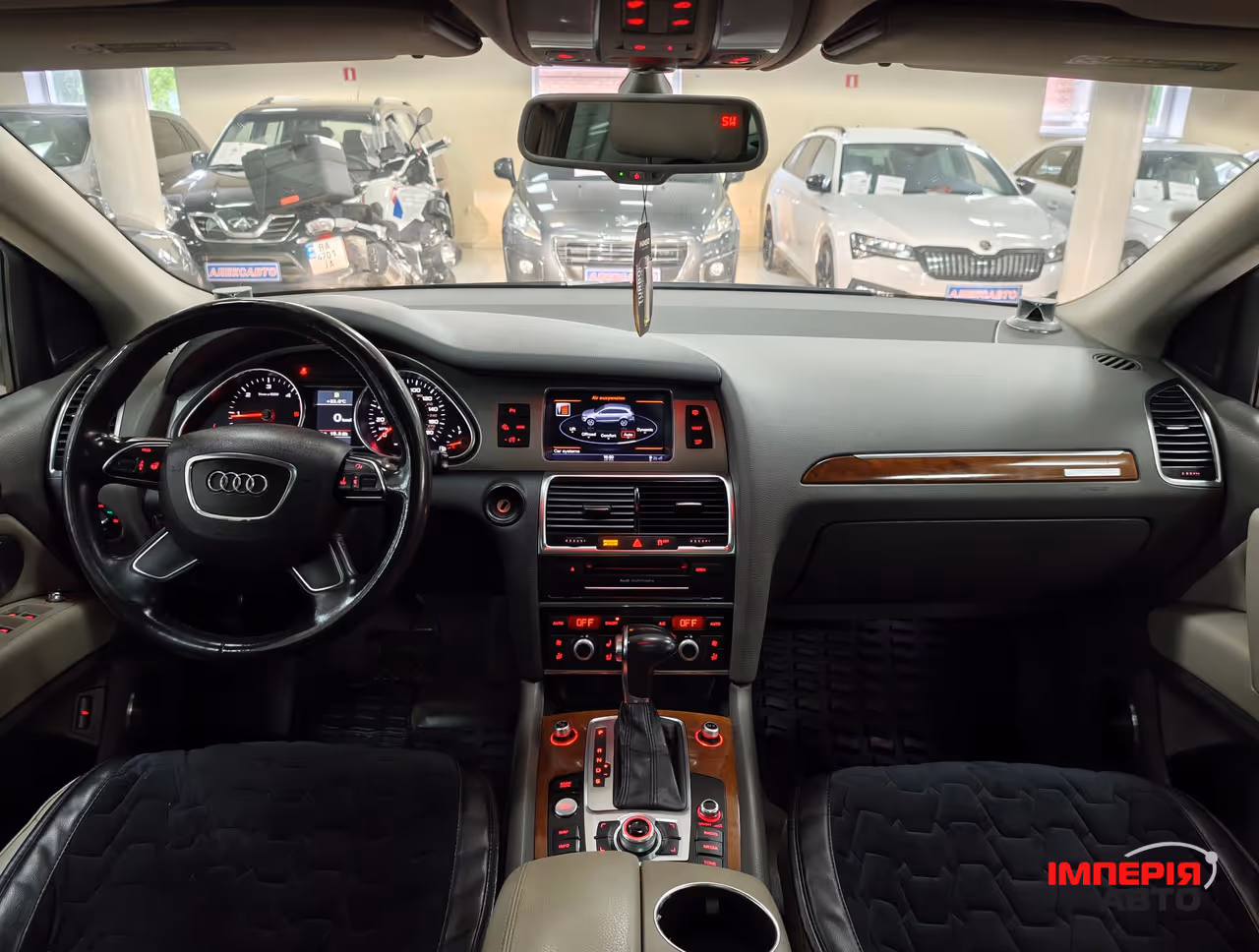 Audi Q7 - фото 9