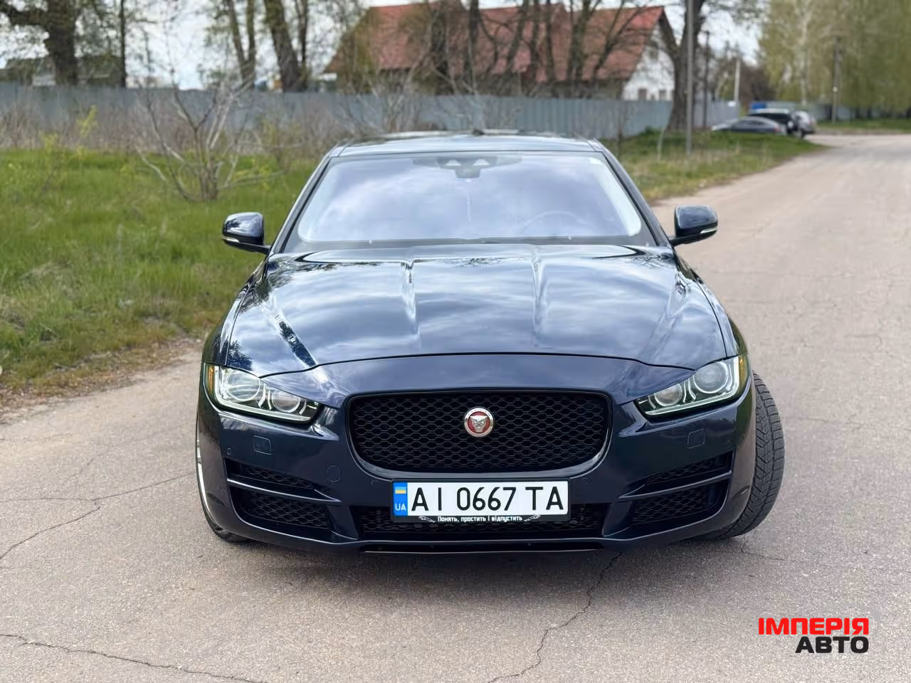 Jaguar XE - фото 2