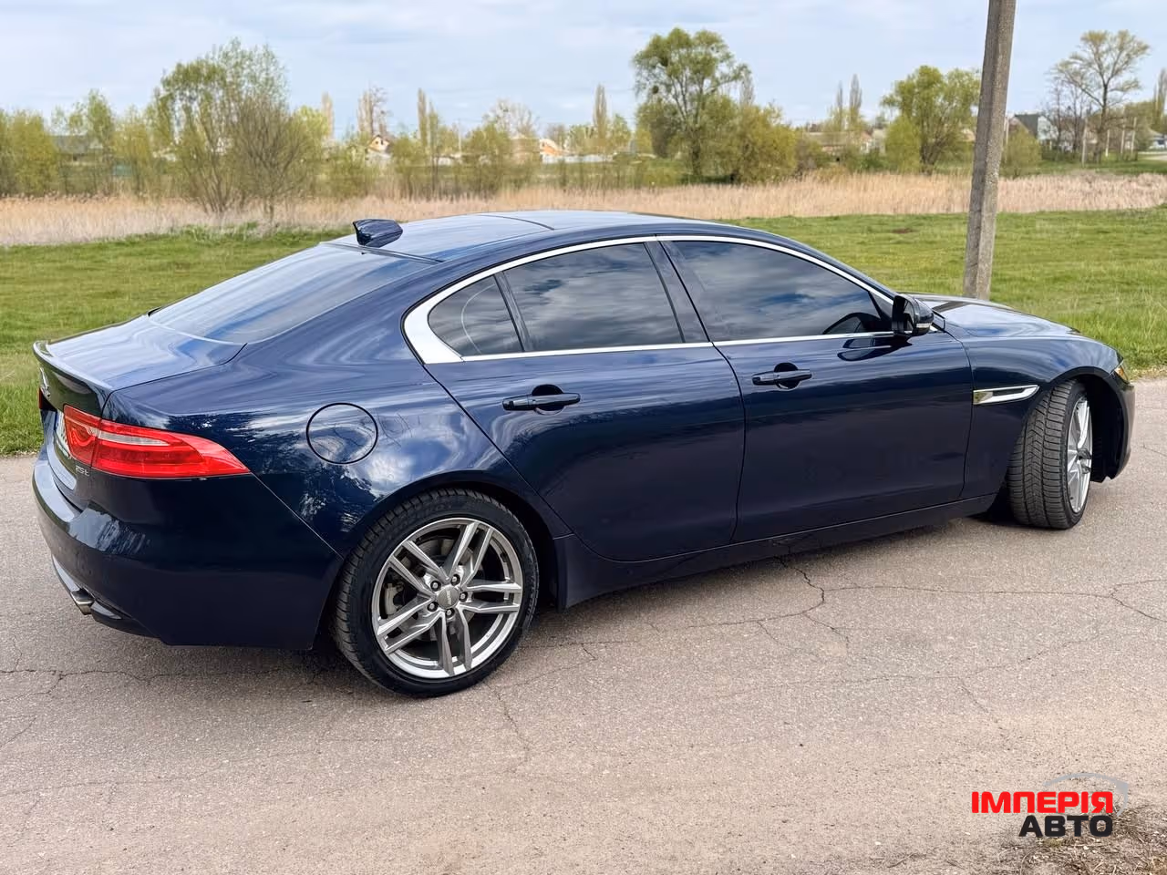 Jaguar XE - фото 10