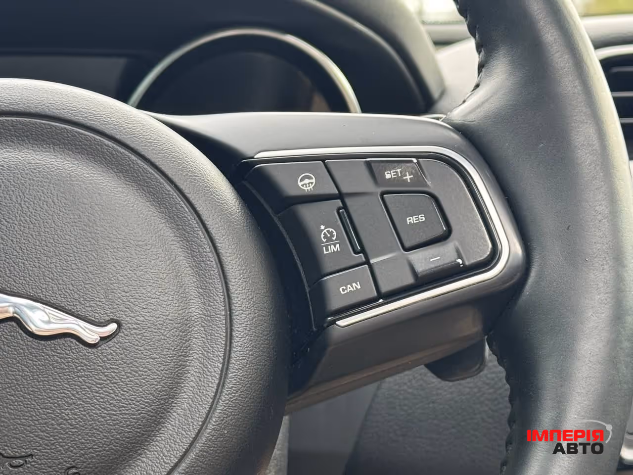 Jaguar XE - фото 42