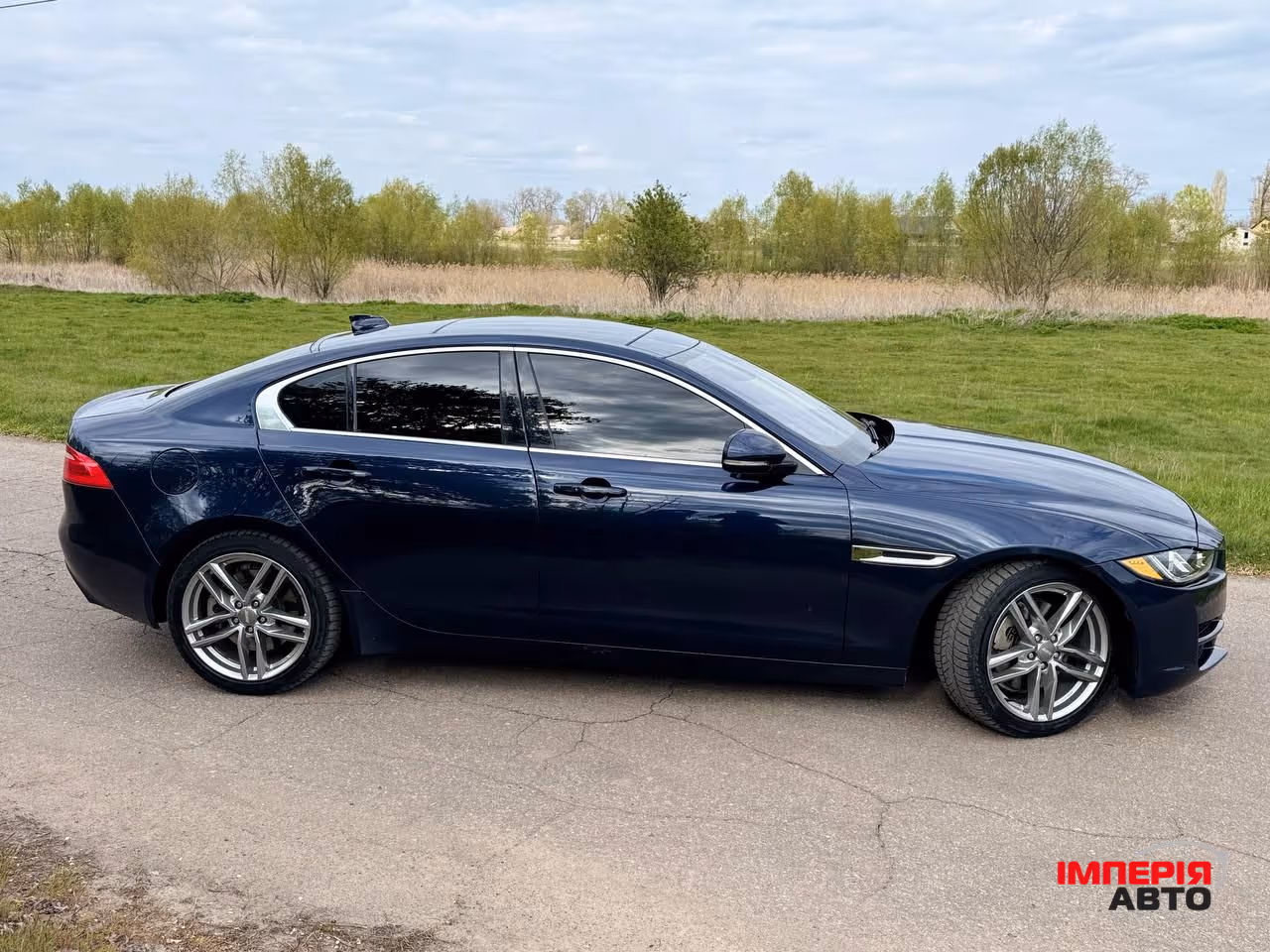 Jaguar XE - фото 11
