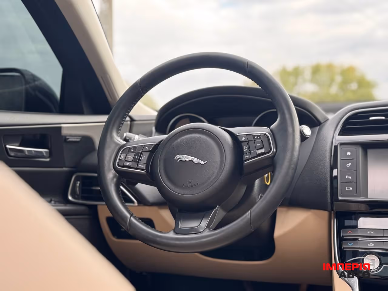 Jaguar XE - фото 40