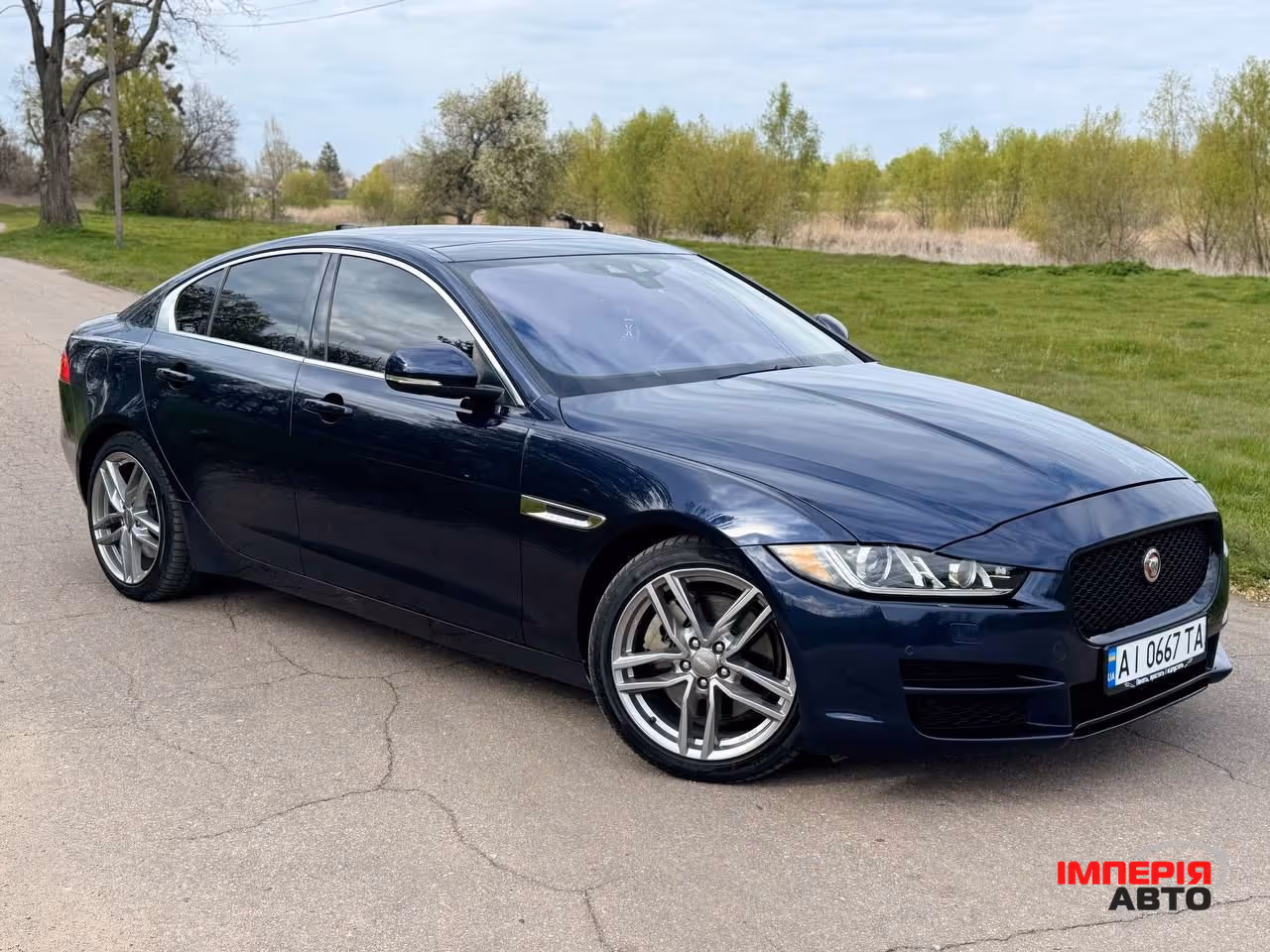 Jaguar XE - фото 12