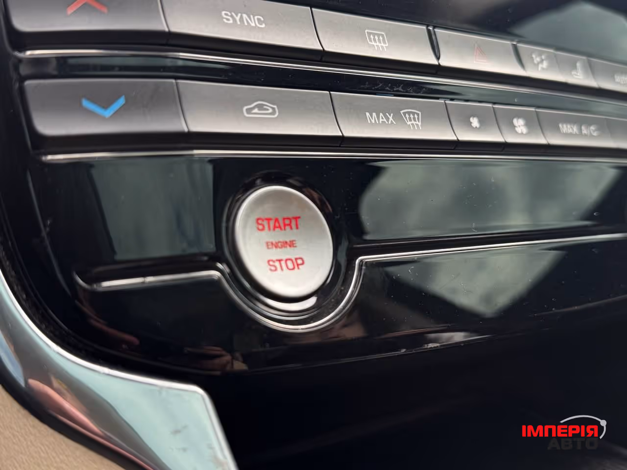 Jaguar XE - фото 58
