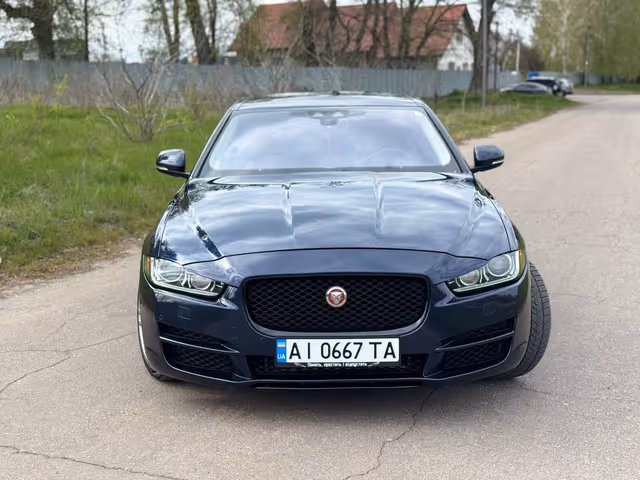 Jaguar XE - фото 2