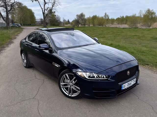 Jaguar XE - фото 1
