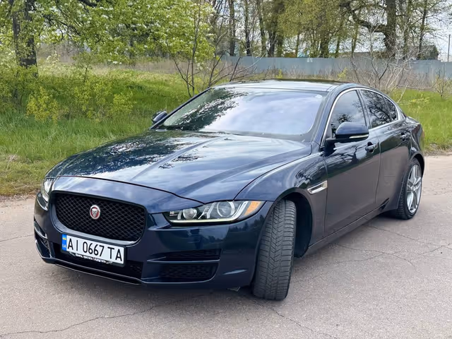 Jaguar XE - фото 3
