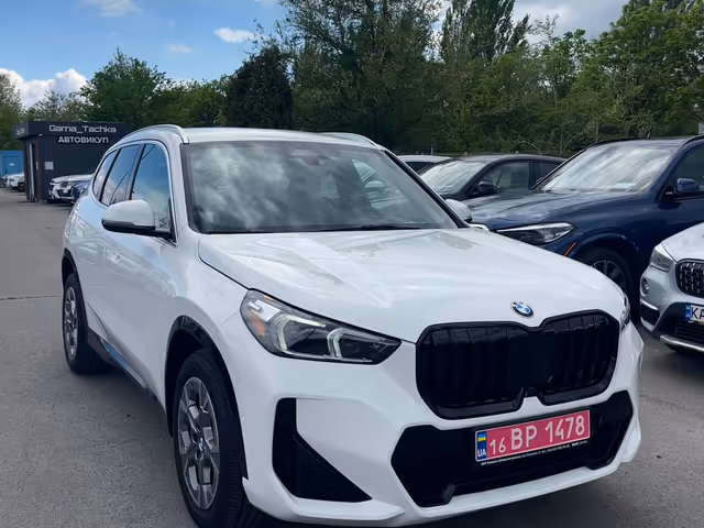 BMW X1 - фото 1