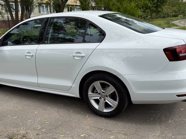 Volkswagen Jetta - фото 3