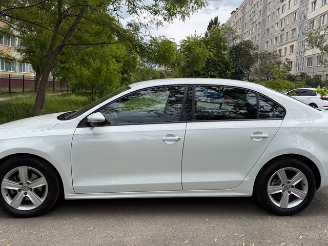 Volkswagen Jetta - фото 2