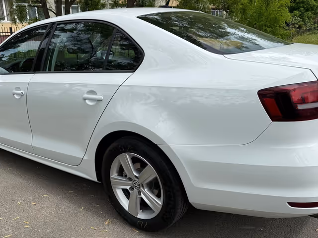 Volkswagen Jetta - фото 4