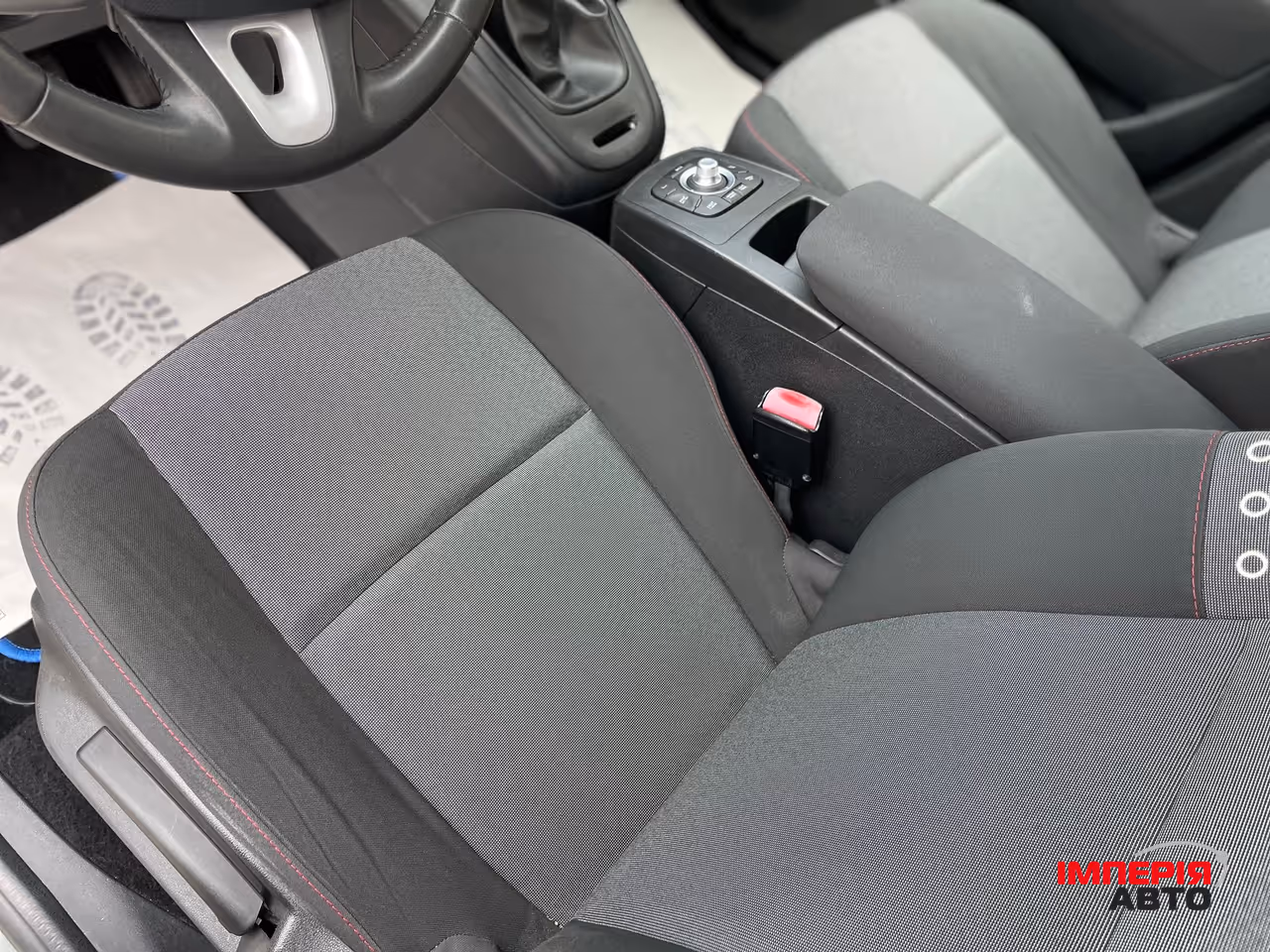 Renault Scenic - фото 18